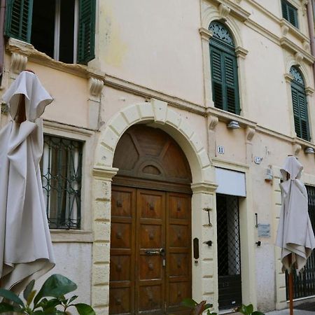 Gabrielli Rooms Et Apartments Sant Antonio Alloggio 4 M0230914084 Верона Екстериор снимка